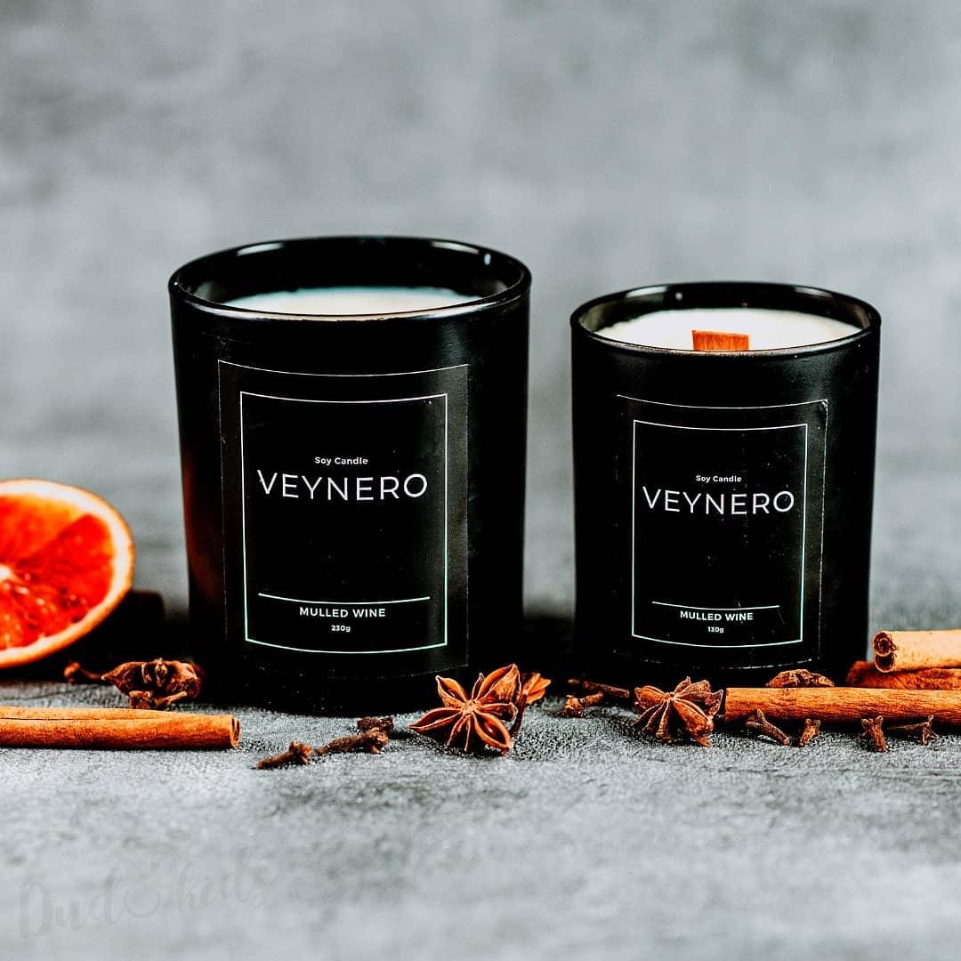 Svíčka Veynero Lux s vůní - Himálajský cedr a Jasmín 230g