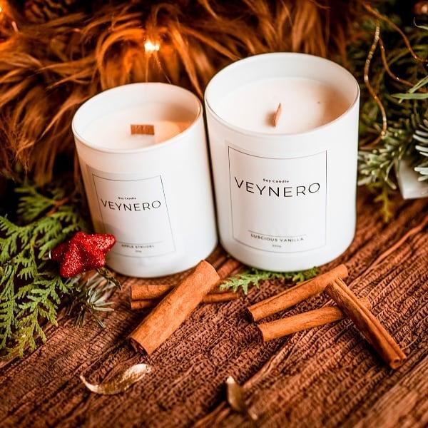 Svíčka Veynero Lux s vůní - Himálajský cedr a Jasmín 230g