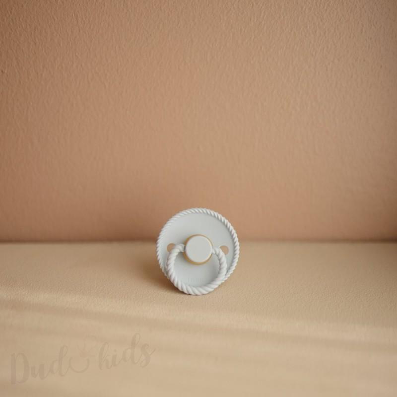 Kaučukový dudlík FRIGG ROPE POWDER BLUE, 6-18M (1ks)