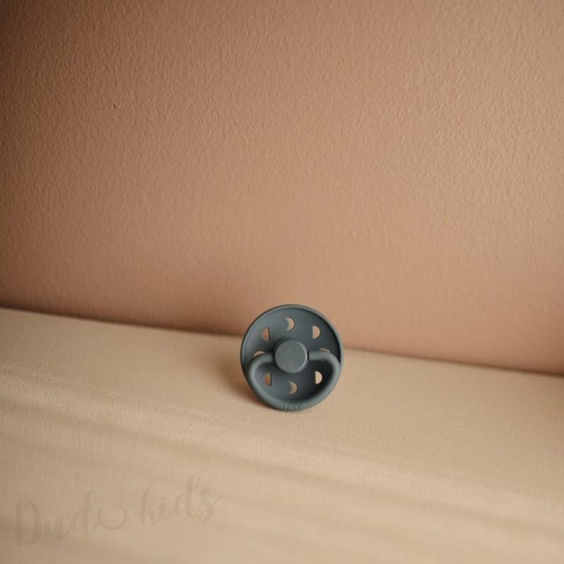 Kaučukový dudlík FRIGG MOON PHASE SLATE, 6-18M(1ks)