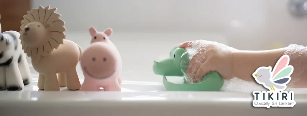 TIKIRI Safari - chrastítko a kousátko z přírodního kaučuku žirafa