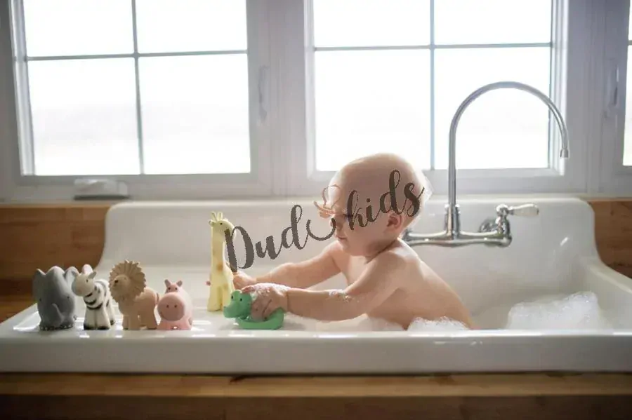 TIKIRI Safari -kousátko z přírodního kaučuku zebra