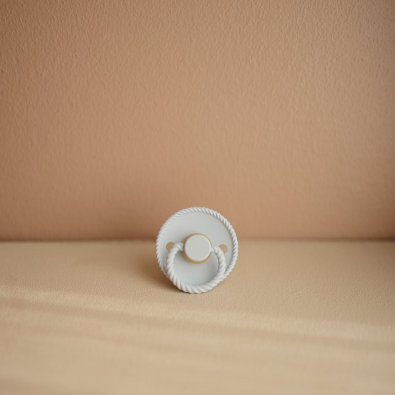 Kaučukový dudlík FRIGG ROPE POWDER BLUE, 0-6M (1ks)