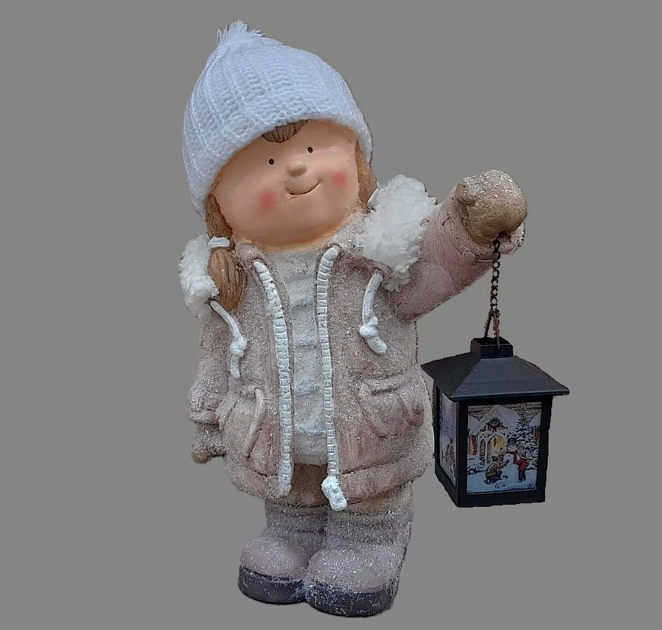 Dekorace- Holka v čepici s LED lucernou