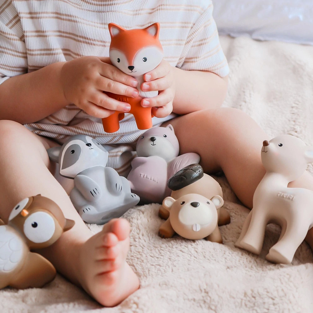 TIKIRI FOREST- chrastítko a kousátko z přírodního kaučuku Mýval