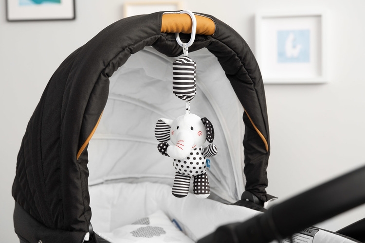 Závěsná hračka nejen do kočárku BLACK&WHITE - Slon  - černobílá