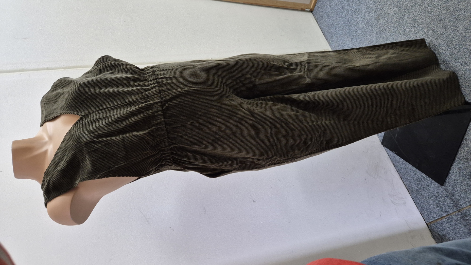 Těhotenská móda - Manžestrové laclové kalhoty s pružným bříškem vel. S