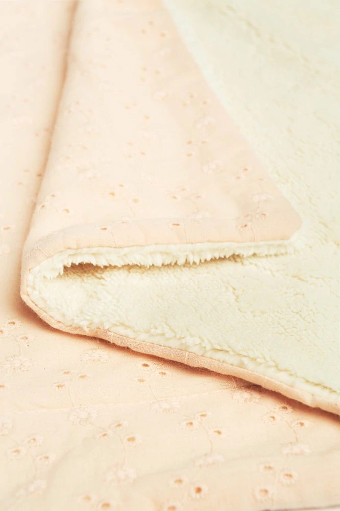 Dětská dvouvrstvá vyšívaná deka Icing 80x100cm