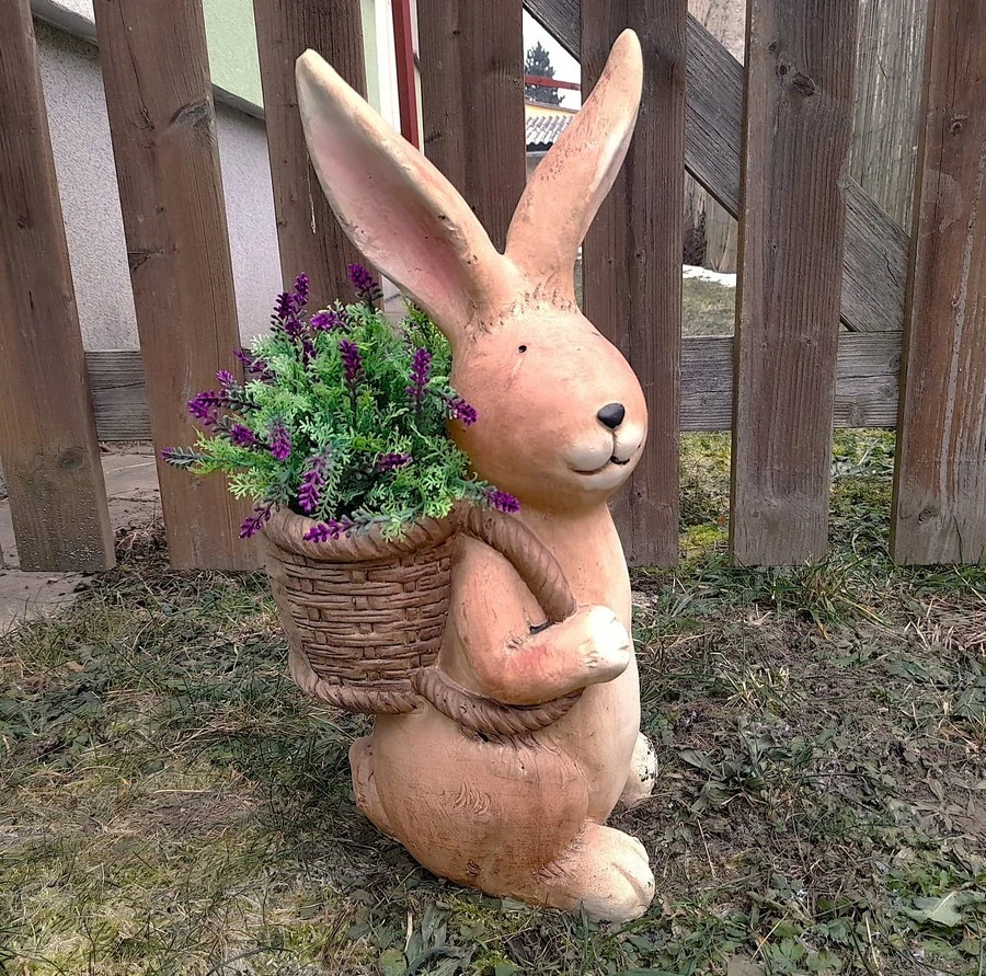 Dekorace Zajíček hnědý 45cm s nůší na zádech