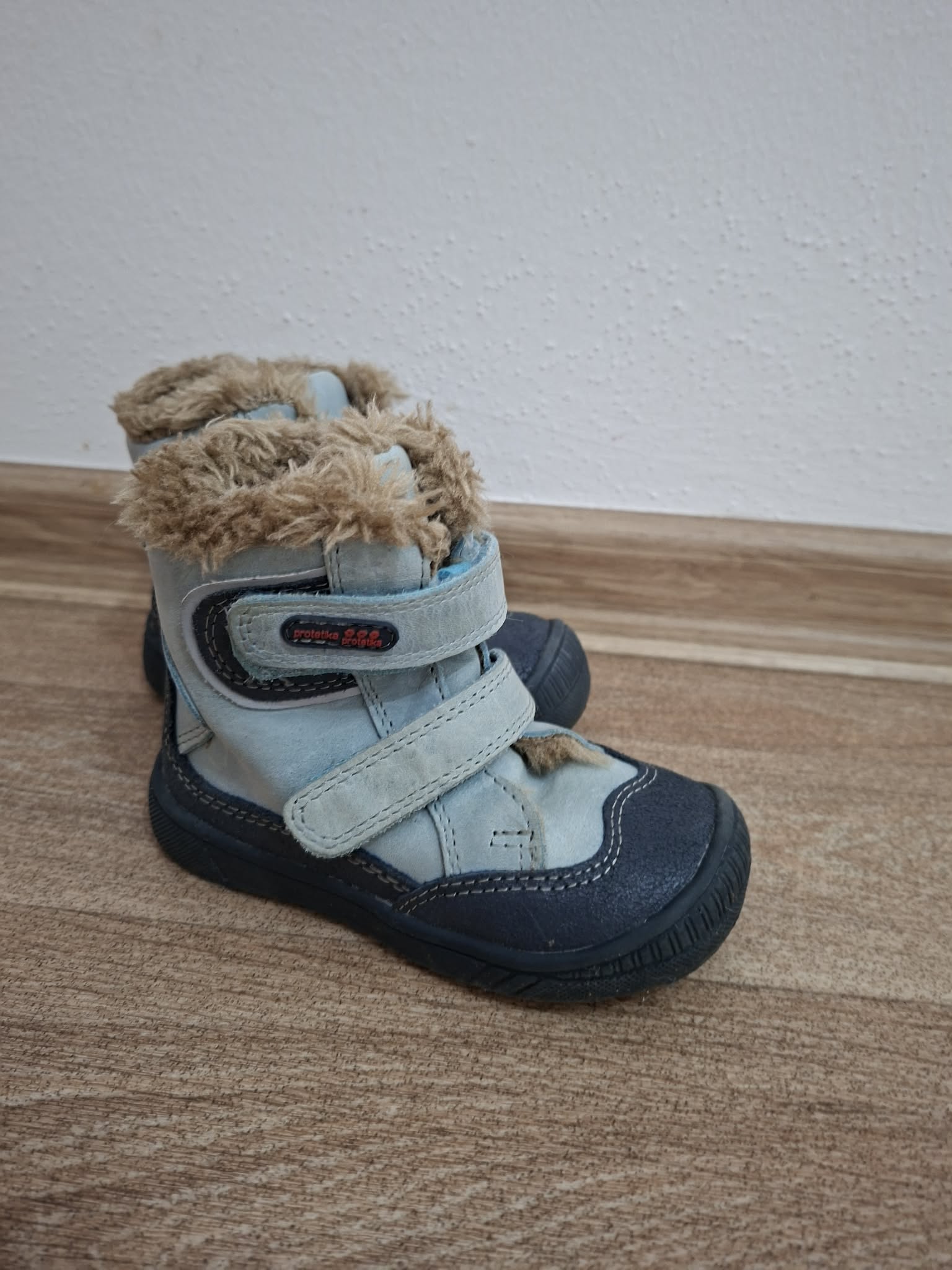 Chlapecké zimní kožené modré boty s kožíškem vel. 21-22