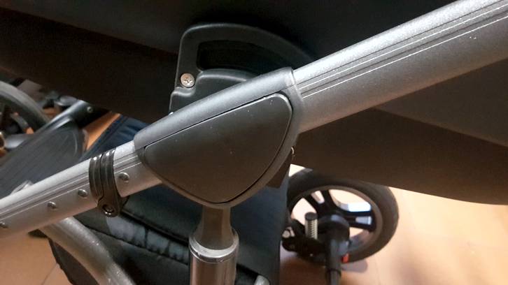 ND_středová část konstrukce plastová LEVÁ - černá