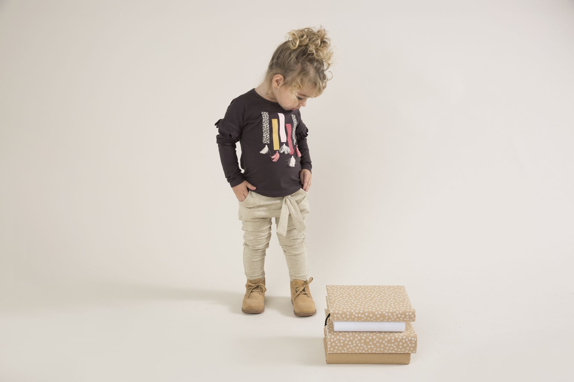 Kojenecké tepláčky Dirkje dívčí zlatavé (UD0402A)