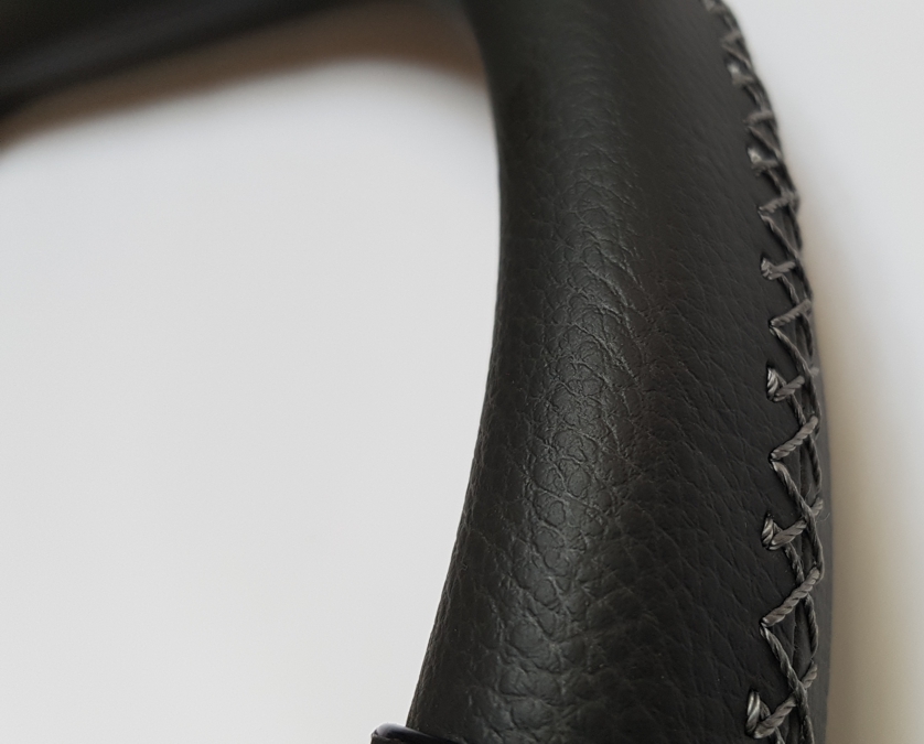 ND_ rukojeť na kočárek potažená Eco kůží - tm.šedá 46cm madlo