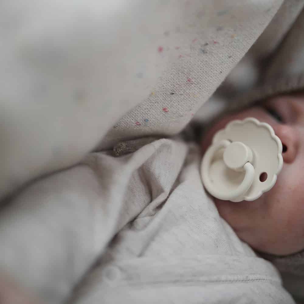 Kaučukový dudlík FRIGG DAISY COLORBLOCK WHITE 0-6M(1ks)