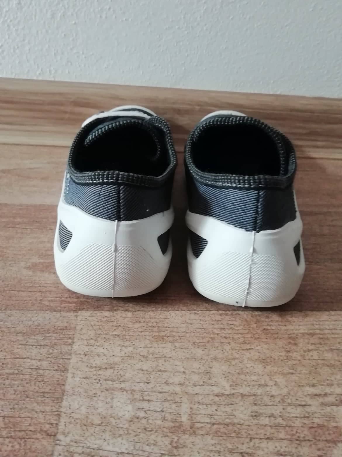 Riflové tenisky černé vel.32 - NEPOUŽITÉ !