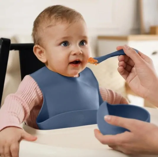 Jídelní silikonová sada 9-dílná pro děti VEVERKA tmavě modrá