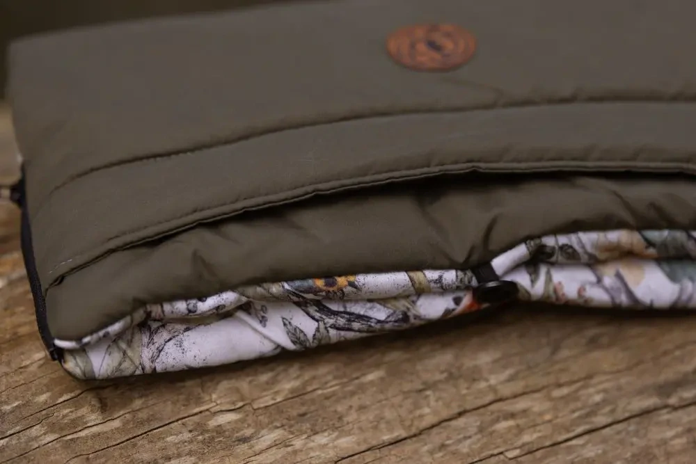 Zimní RUKÁVNÍK na kočárek Mont Blanc s kapsou - Mystery of Flowers