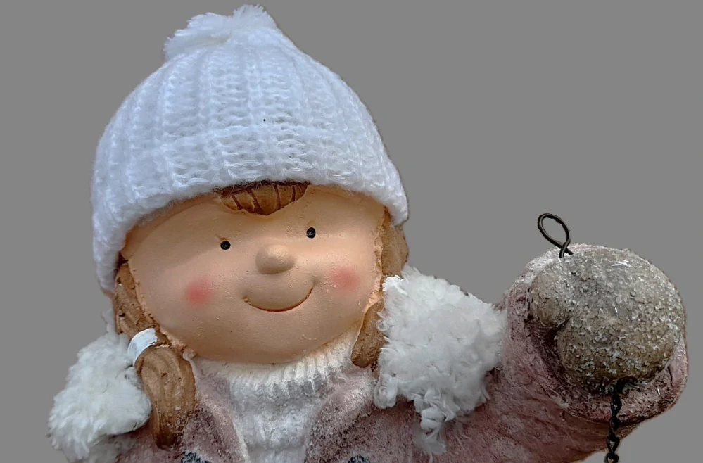 Dekorace- Holka v kabátku s LED lucernou