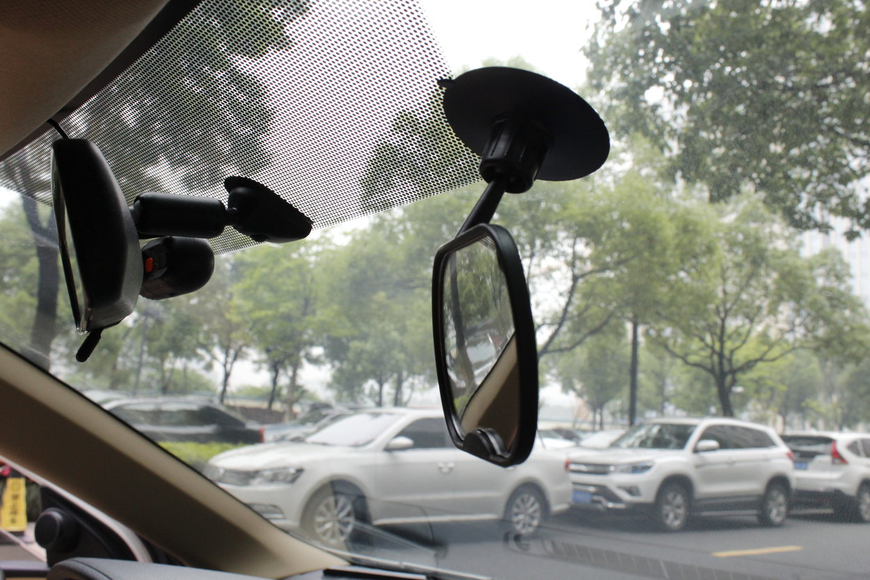 Zpětné zrcátko Petite Mars - Oskar_s klipem