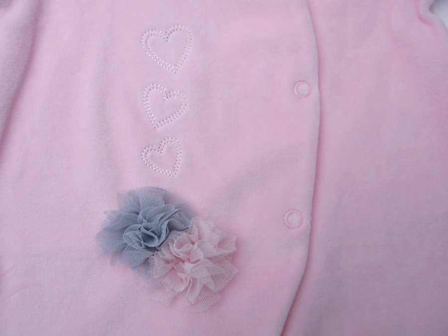 Dívčí sametová souprava růžovo/šedá s kapucí a kytičkami 