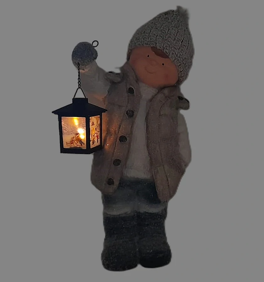 Dekorace- Kluk ve vestě s LED lucernou