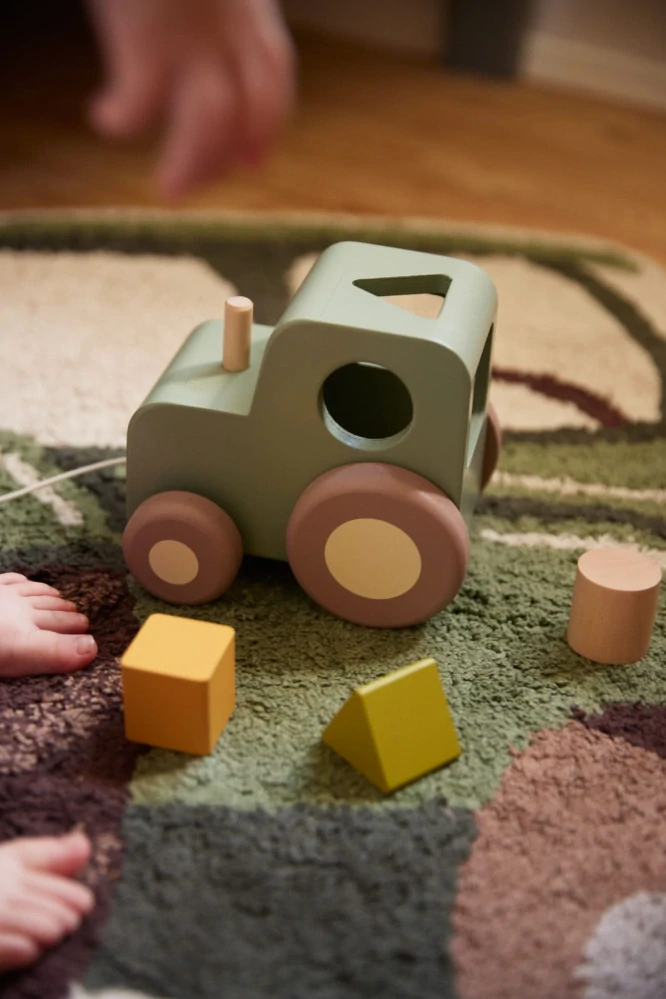 Dřevěný tahací traktor s kostkami Filibabba