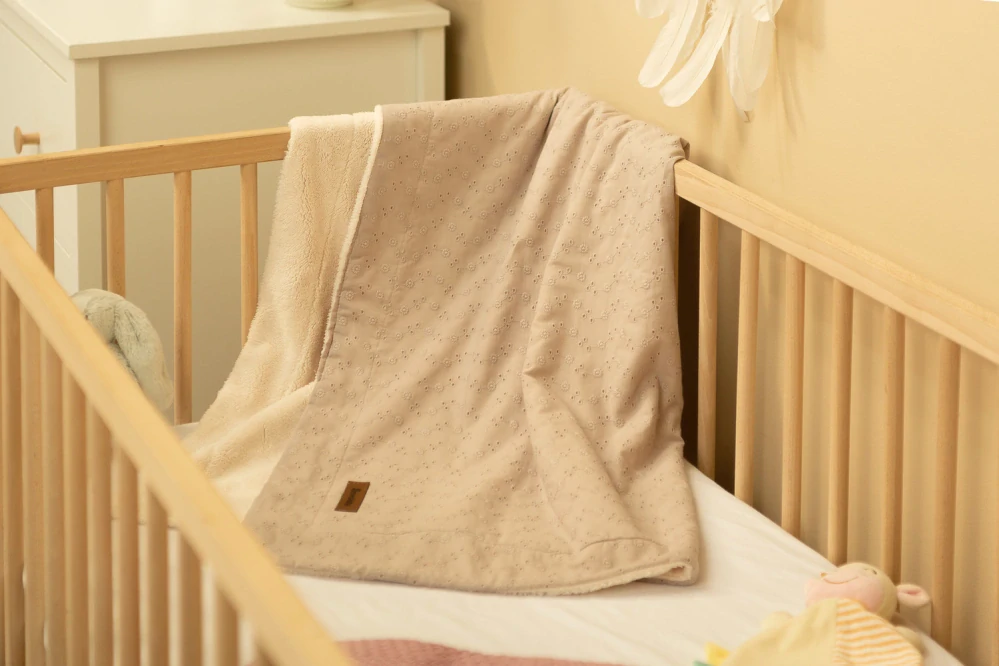 Dětská dvouvrstvá vyšívaná deka Icing 80x100cm beige