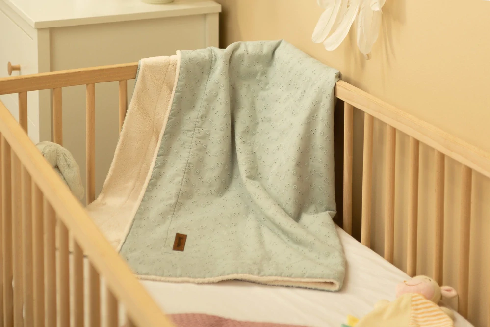 Dětská dvouvrstvá vyšívaná deka Icing 80x100cm mint