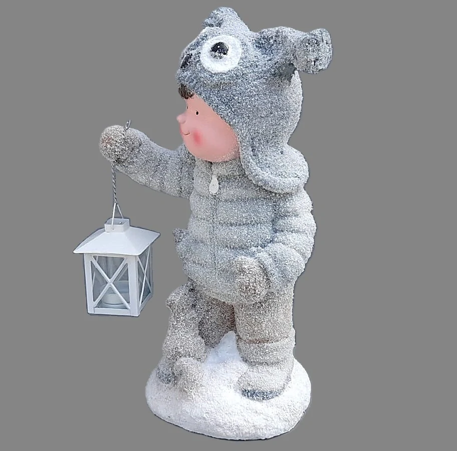 Dekorace- Kluk v čapce s LED lucernou 41cm