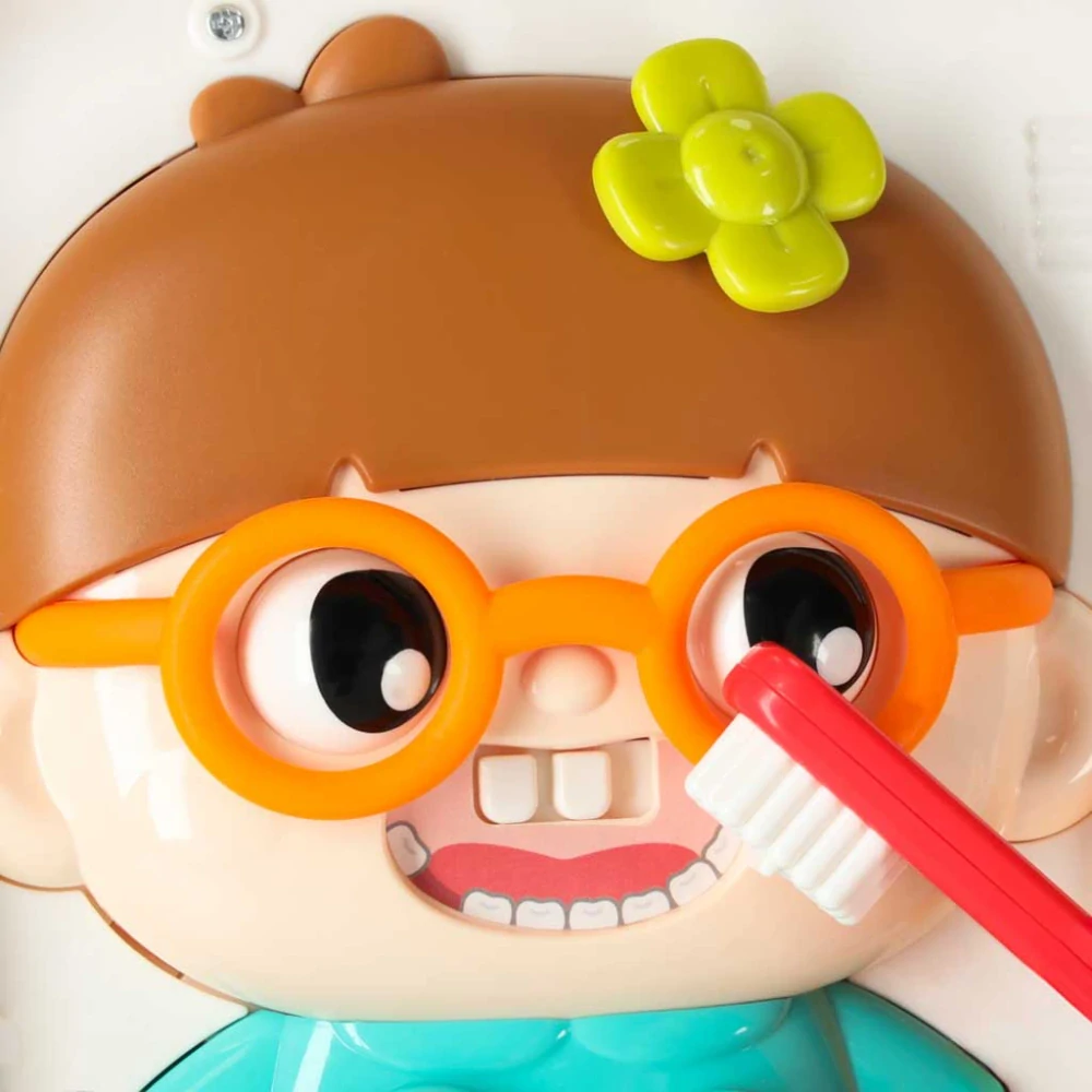 MANIPULAČNÍ DESKA 3V1 AUTOBUS – Senzorická Hračka & Cestovní Busy Board pro Batolata (18m+)