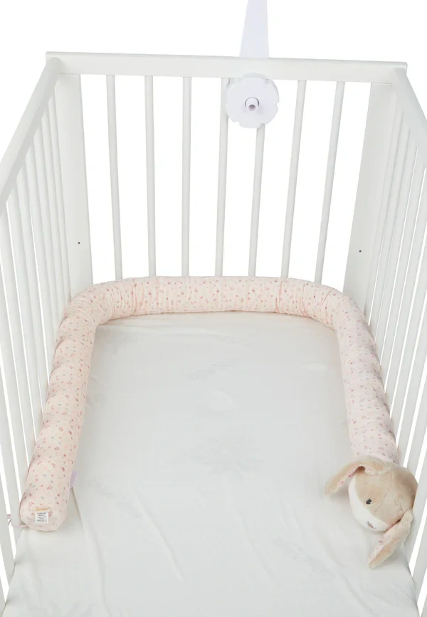 Ochranná Zábrana do Postýlky ZAJÍČEK Hanni (180 cm) – Mantinel světle růžový