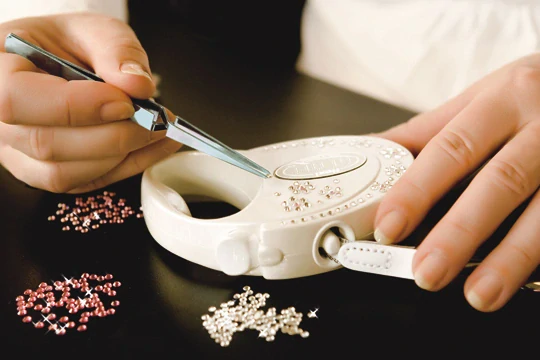 Luxusní samonavíjecí vodítko Flexi Splash Leaf S 3m – Swarovski edice perleťová bílá