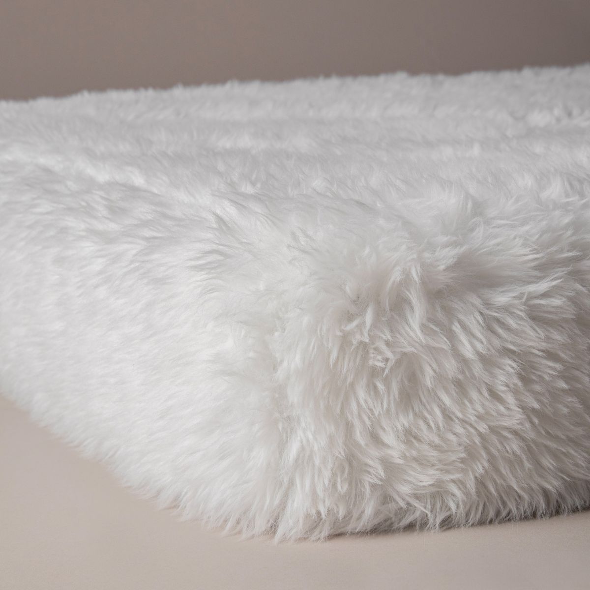 Pelíšek pro psy CARINIO YETI cream L