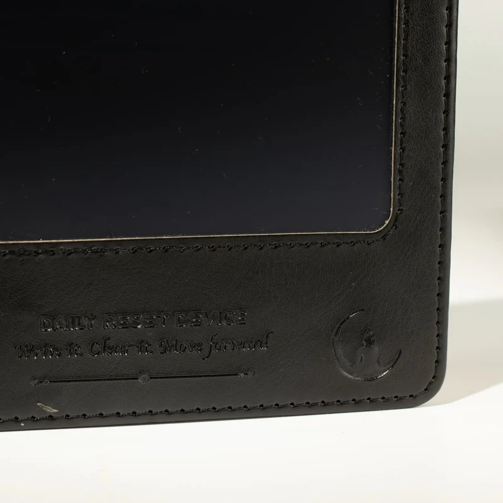 Zápisník s LCD mazací obrazovkou kožený - Černý