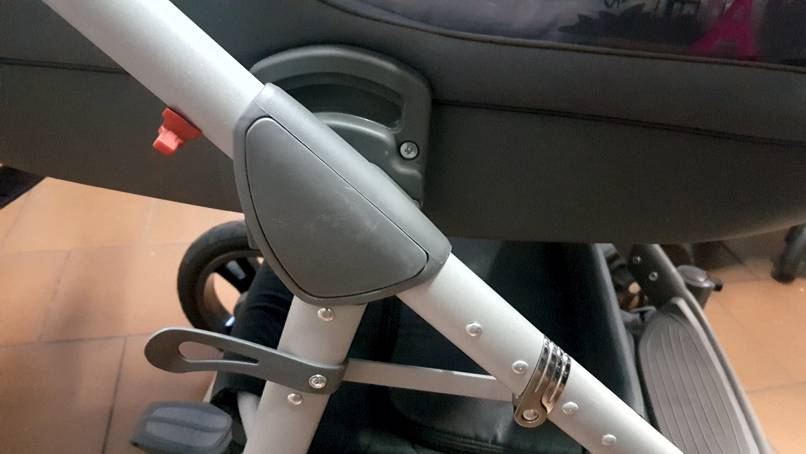 ND_krytka středové části konstrukce PRAVÁ - šedá středová část konstrukce