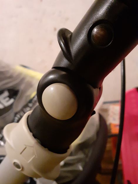 ND_tlačítko do kloubku kočárku Jané Slalom Pro 