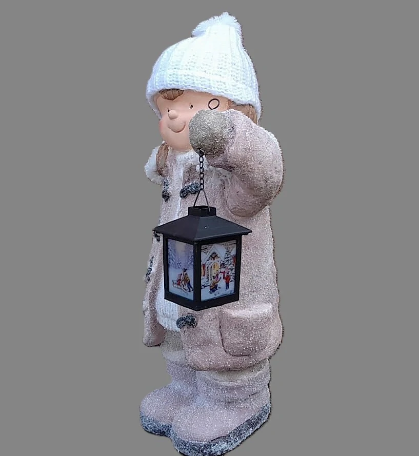 Dekorace- Holka v kabátku s LED lucernou