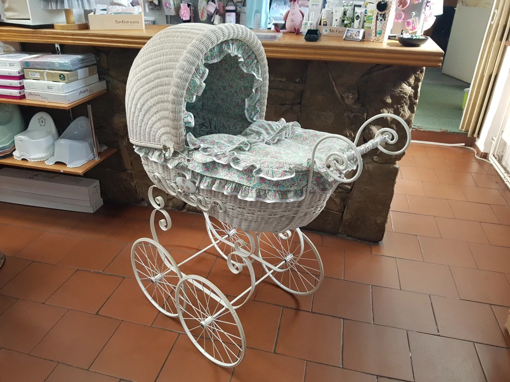 Luxusní velký proutěný kočárek - zakázková ruční výroba