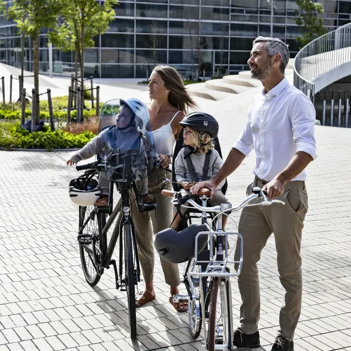 Přední dětská cyklosedačka Urban Iki Ta-ke + COMPACT adaptér (černá/hnědá)