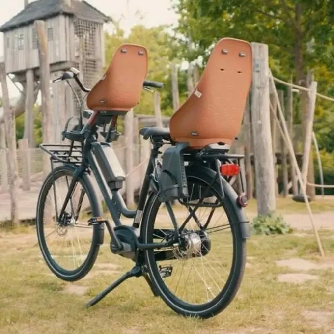 Přední dětská cyklosedačka Urban Iki BIO + COMPACT adaptér (hnědo/černá)