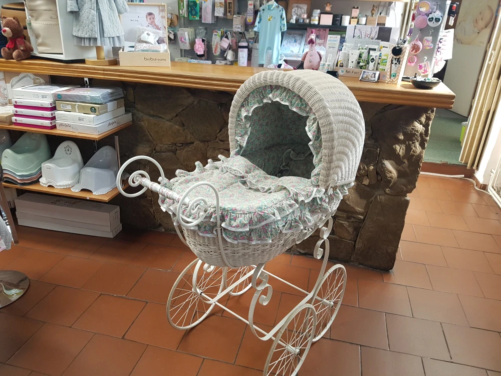 Luxusní velký proutěný kočárek - zakázková ruční výroba