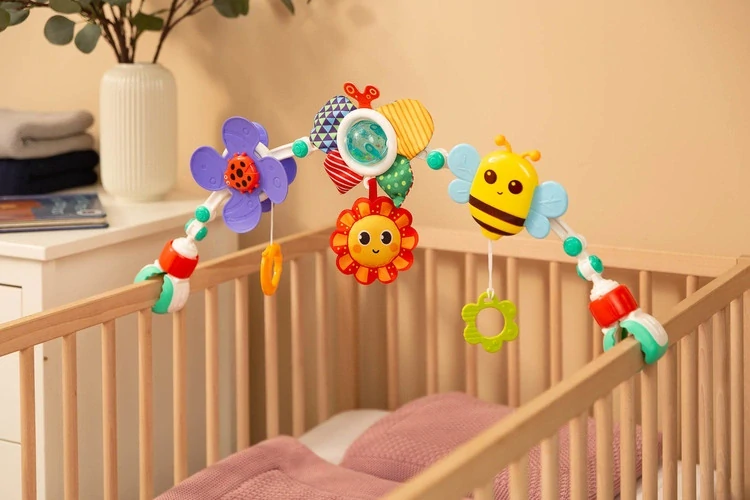 Hrazdička s chrastítky Louka