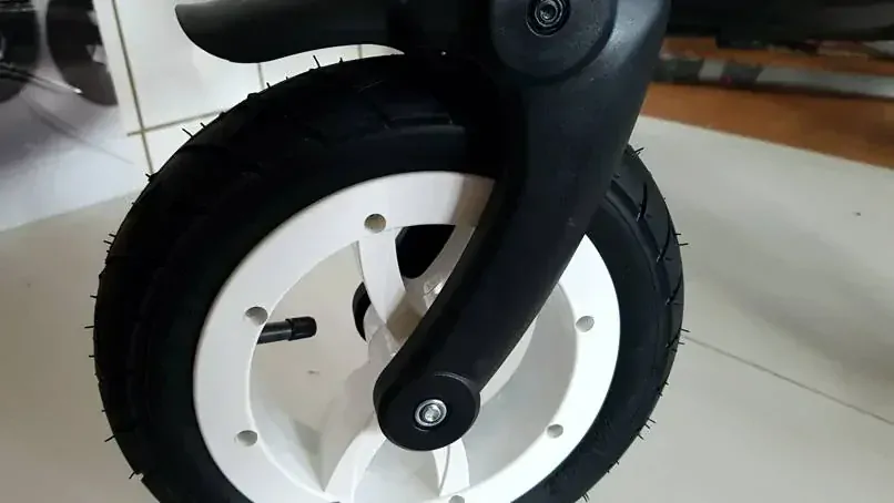 ND_středový čep kola včetně berma matky pro závěs kola M8 matka