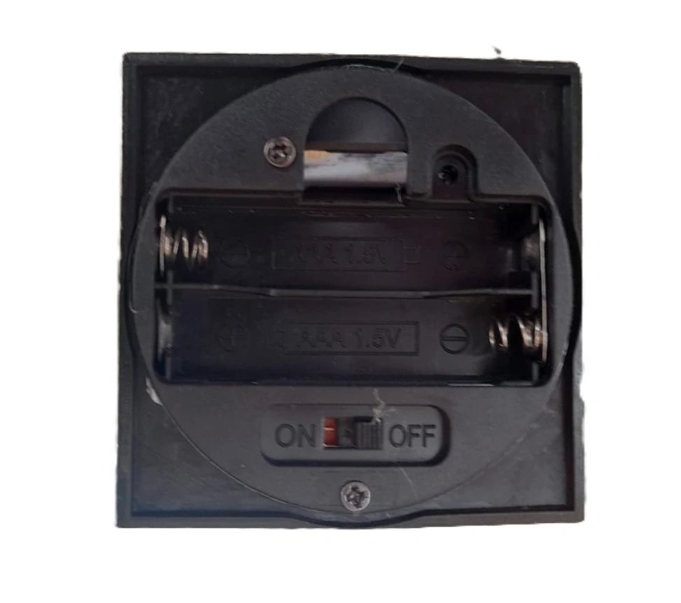 Dekorace- Holka ve vestě s LED lucernou