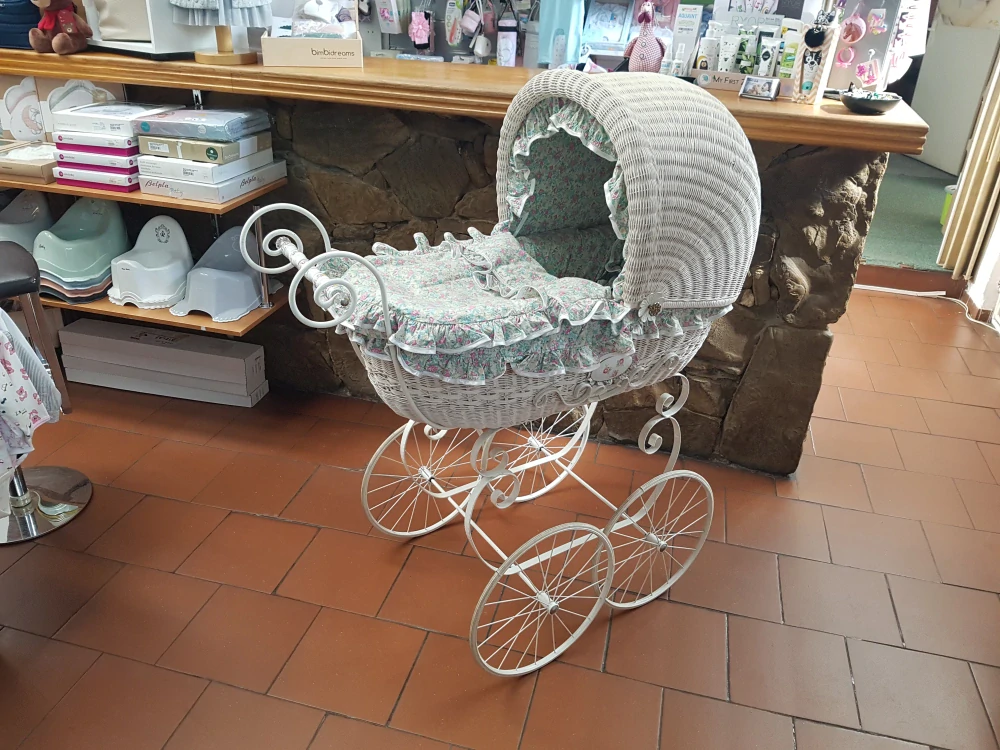 Luxusní velký proutěný kočárek - zakázková ruční výroba